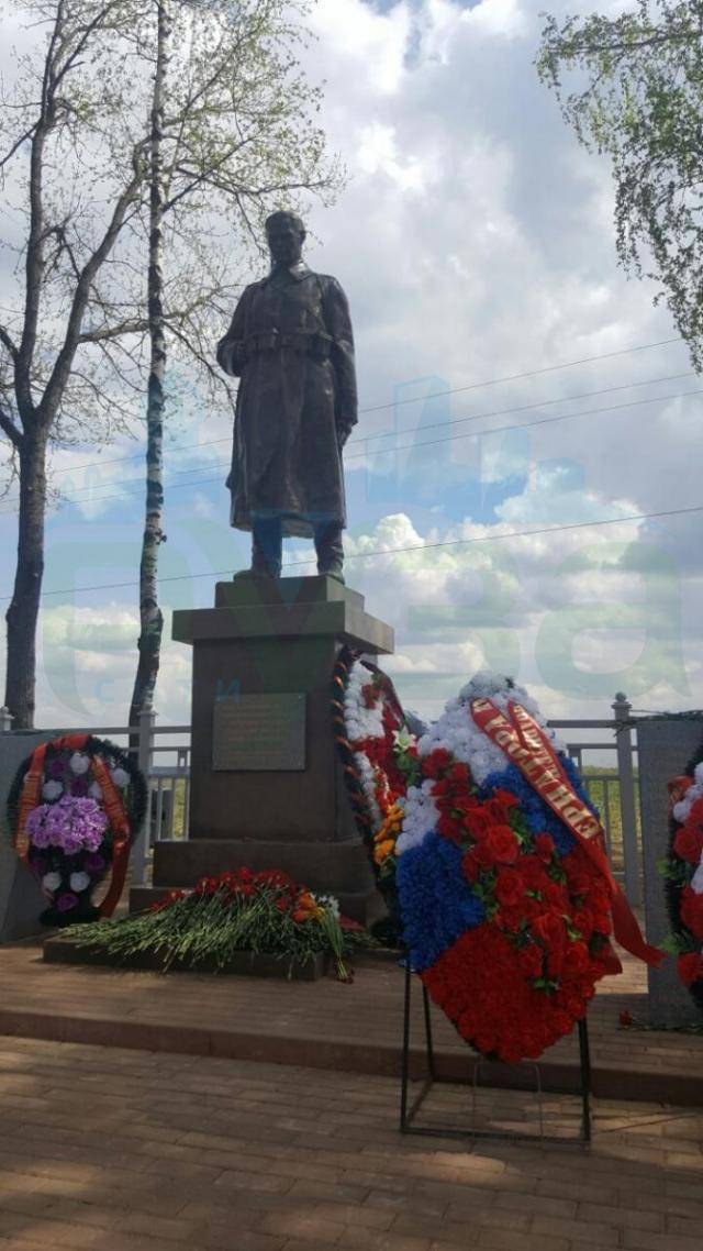 pamyatnik_tuchkovo.jpg